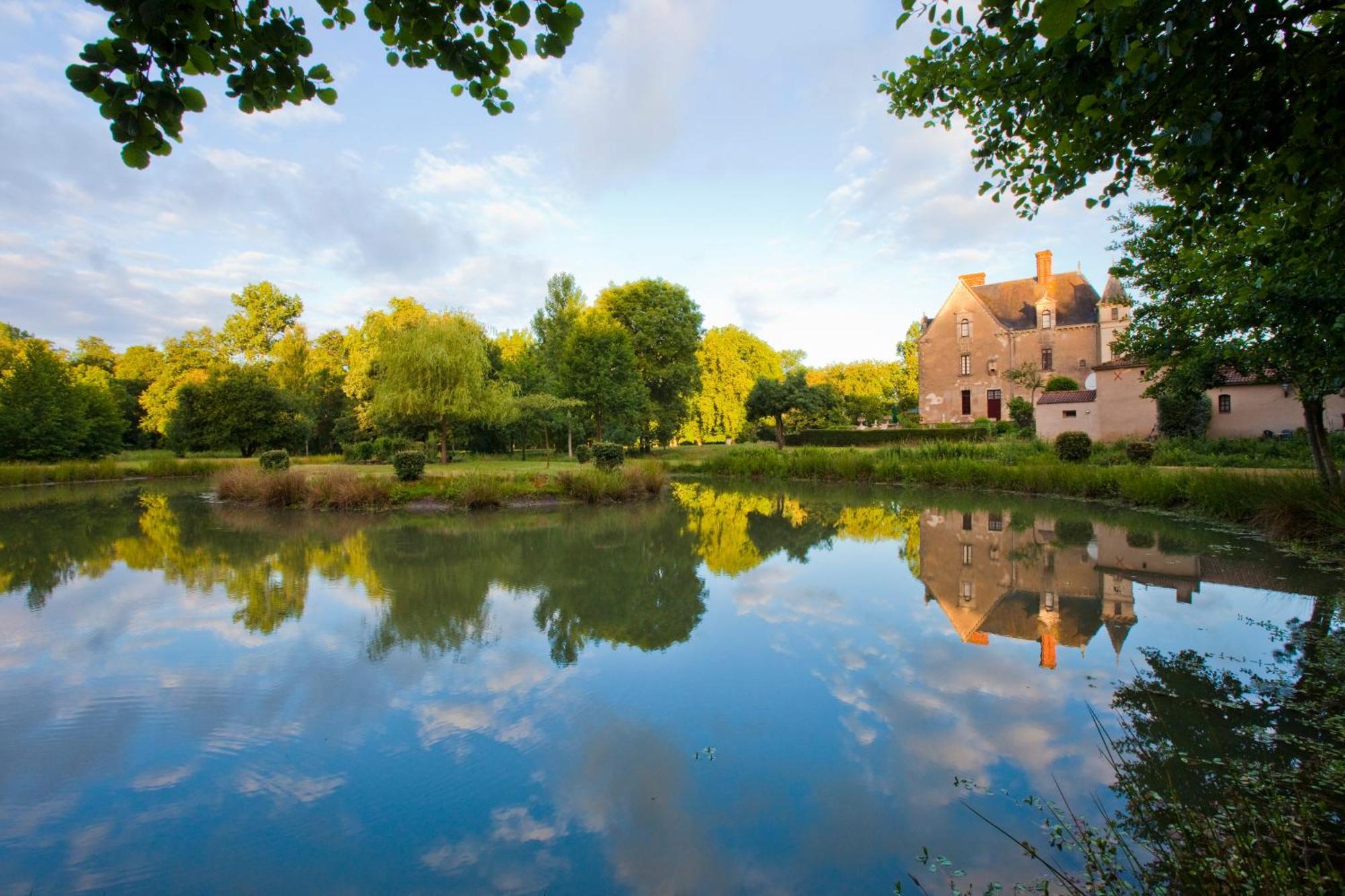 Chateau De La Verie Challans Exterior photo